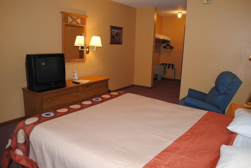 Super 8 By Wyndham Shipshewana Hotel Quarto foto